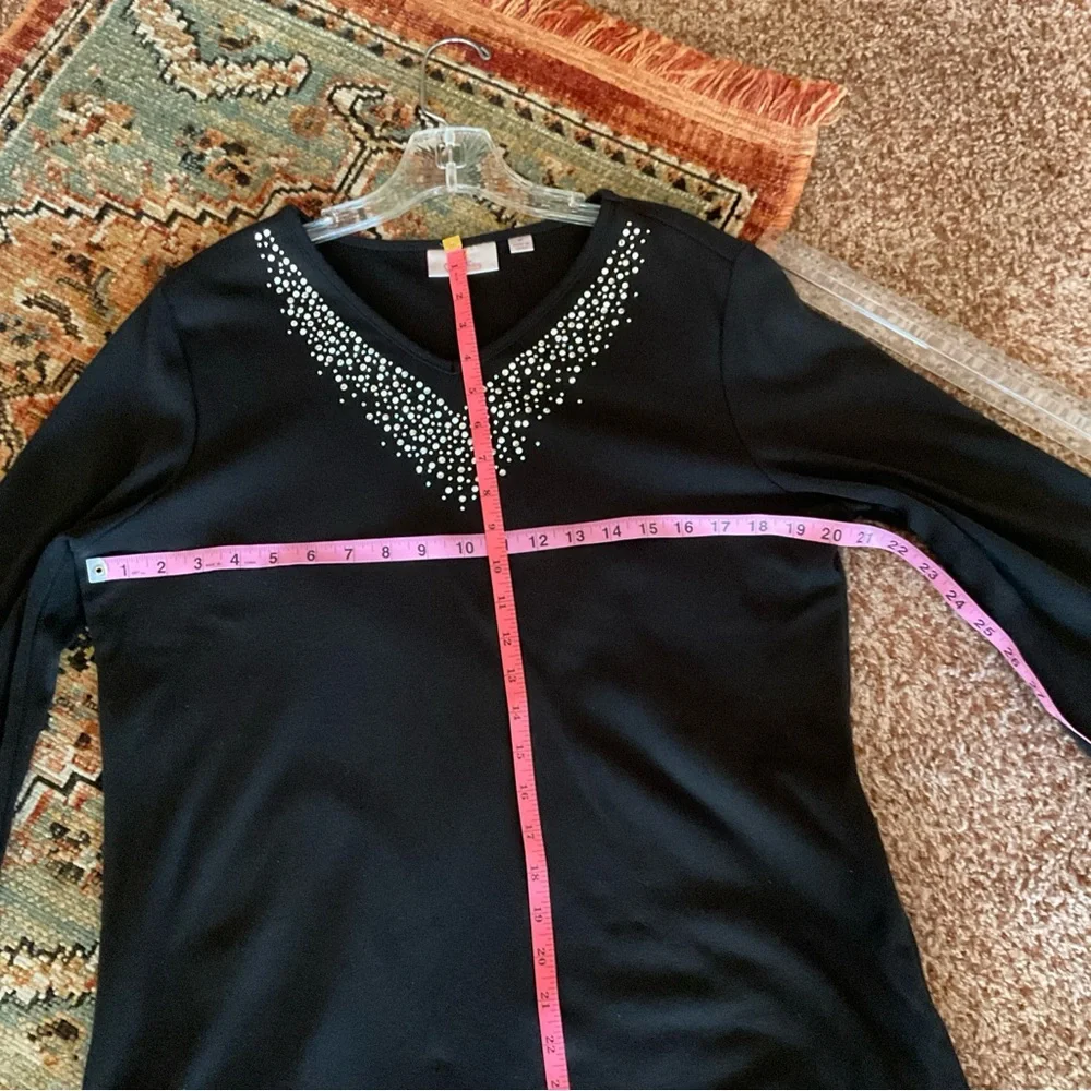 Quacker Factory Black with Rhinestuds Blouse, v-neck, 3/4 sleeve, gorgeous - Picture 10 of 13